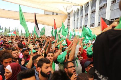حركة حماس تكتسح الانتخابات وتفوز في انتخابات جامعة بيرزيت في رام الله 
