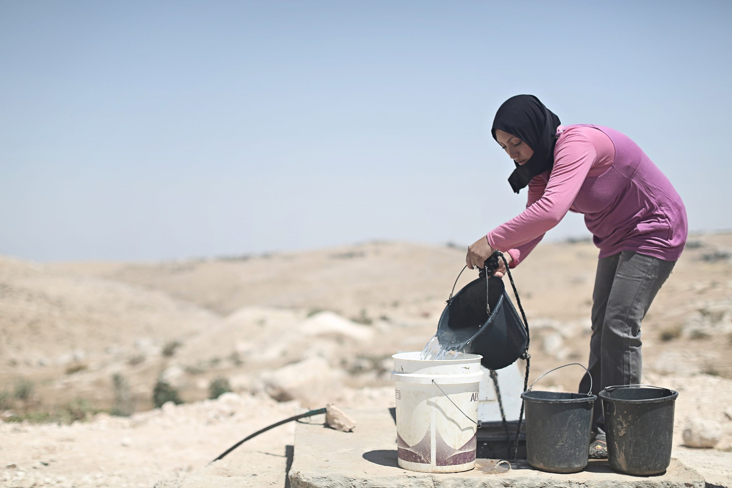 الأغوار الشمالية : حرب المياه تستعر في عين البيضا 
