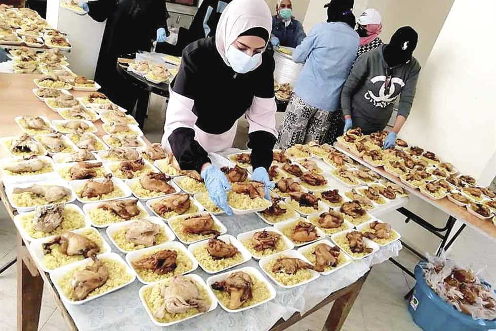 للسنة الخامسة ، "مائدة أهل الخير" تقدم مئات الوجبات المجانية يومياً خلال شهر رمضان