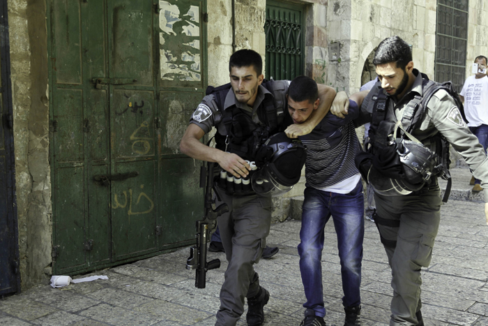الاحتلال يعتقل ثلاثة طلبة من المحتفلين بنجاحهم بـ"التوجيهي" في القدس