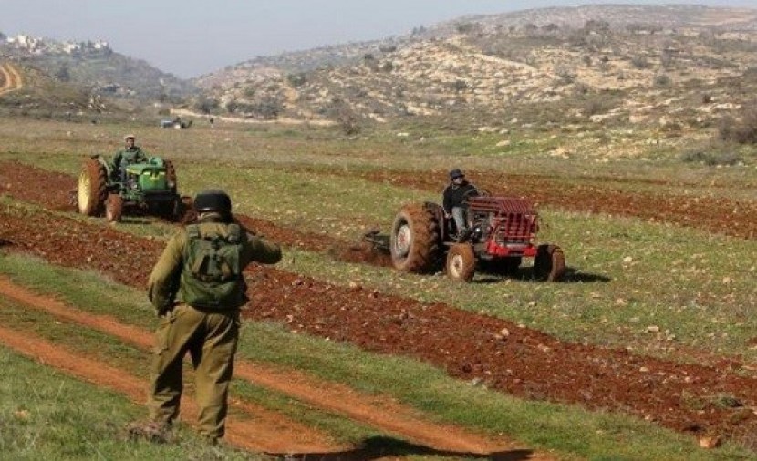 الاحتلال يستولي على جرار ومعدات زراعية غرب سلفيت
