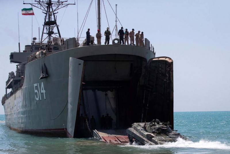 إيران ترسل مدمرة وسفينة حربية نحو البحر الأحمر