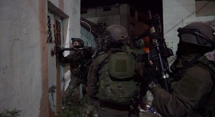 الاحتلال يعتقل 44 مواطنًا خلال اقتحامات بالضفة الغربية