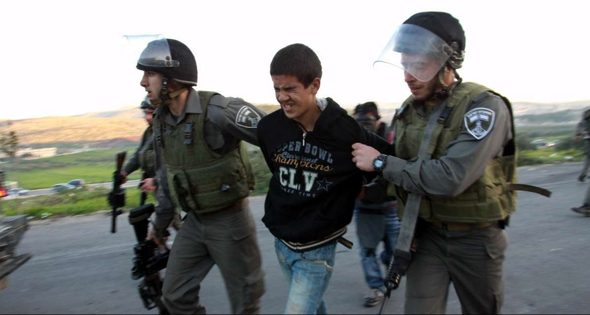 الاحتلال يعتقل طفلا من أريحا عقب استدعائه للتحقيق