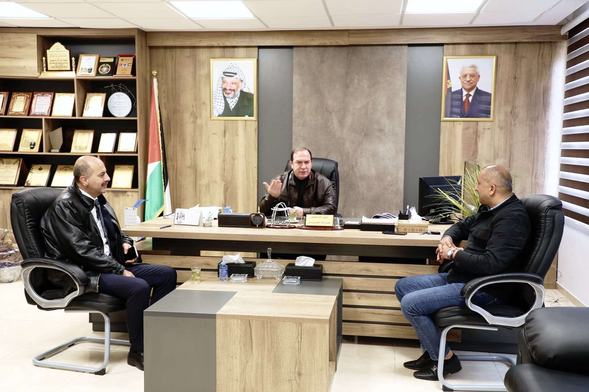 محافظ سلفيت اللواء د. عبدالله كميل يستقبل مدير البنك العربي الجديد