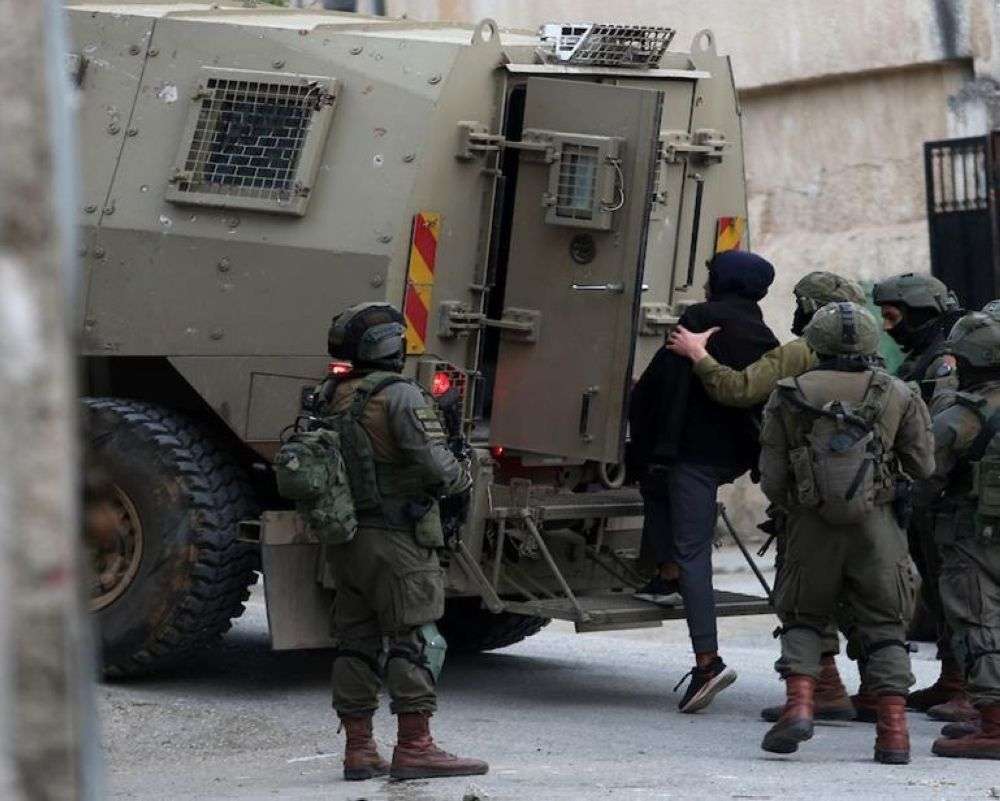 الاحتلال اعتقل 7210 مواطنين منذ بدء العدوان في السابع من تشرين الأول الماضي