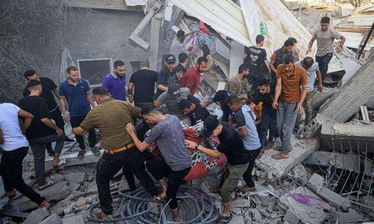 شهيدان وجرحى في قصف الاحتلال منازل وسط قطاع غزة