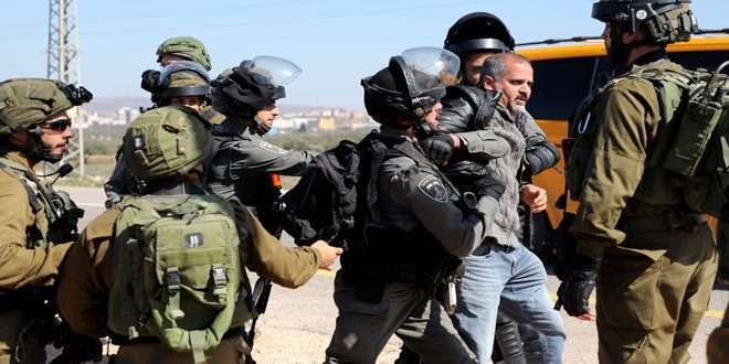 قوات الاحتلال تعتقل شابا جنوب نابلس