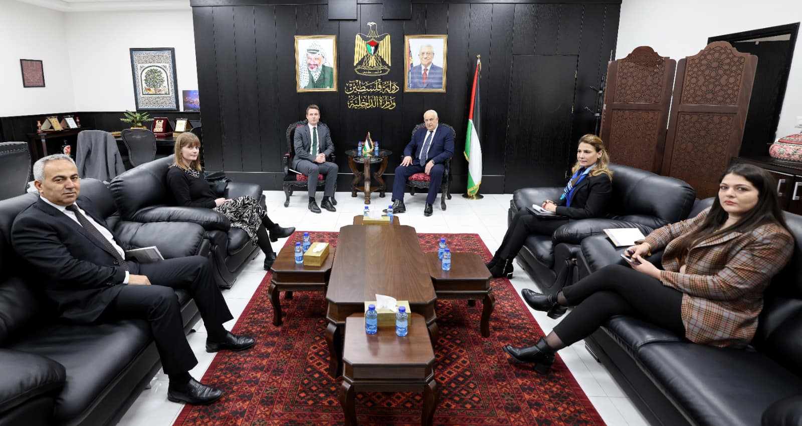 وزير الداخلية اللواء زياد هب الريح يستقبل رئيس البعثة الدبلوماسية الدنماركية في فلسطين