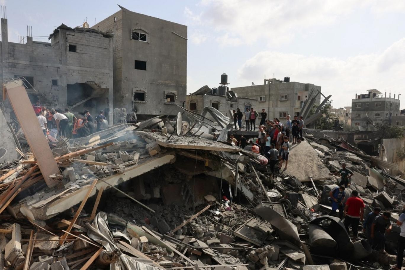 7 شهداء في قصف للاحتلال على منزل بمخيم النصيرات وسط قطاع غزة