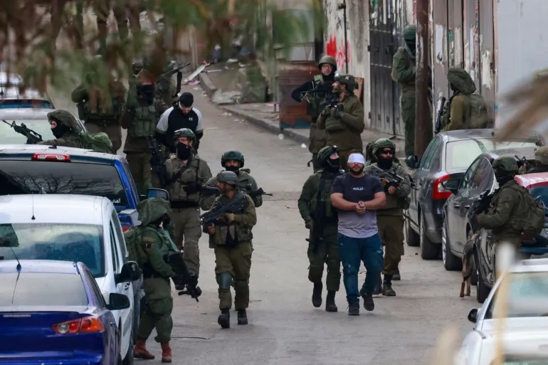 اسرائيل اعتقلت 8430 مواطن من الضفة الغربية منذ 7 اكتوبر