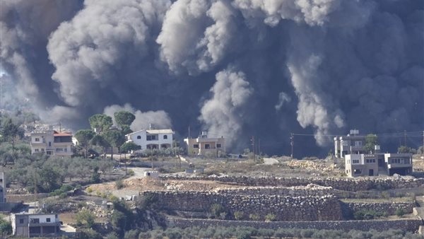 حريق بمستوطنة كريات شمونة جراء إطلاق صواريخ من لبنان