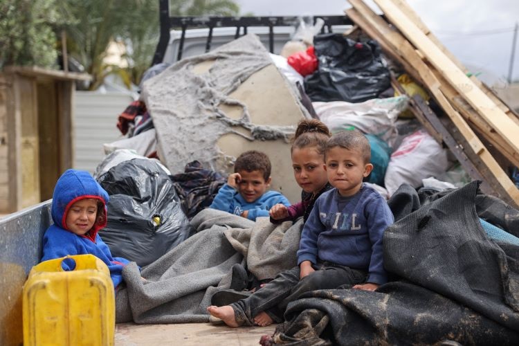 النازحون في قطاع غزة ... النجاة من الموت ورحلة البحث عن الأمان