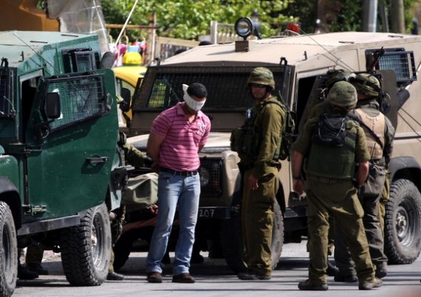 جيش الاحتلال يعتقل 26 مواطنا من الضفة