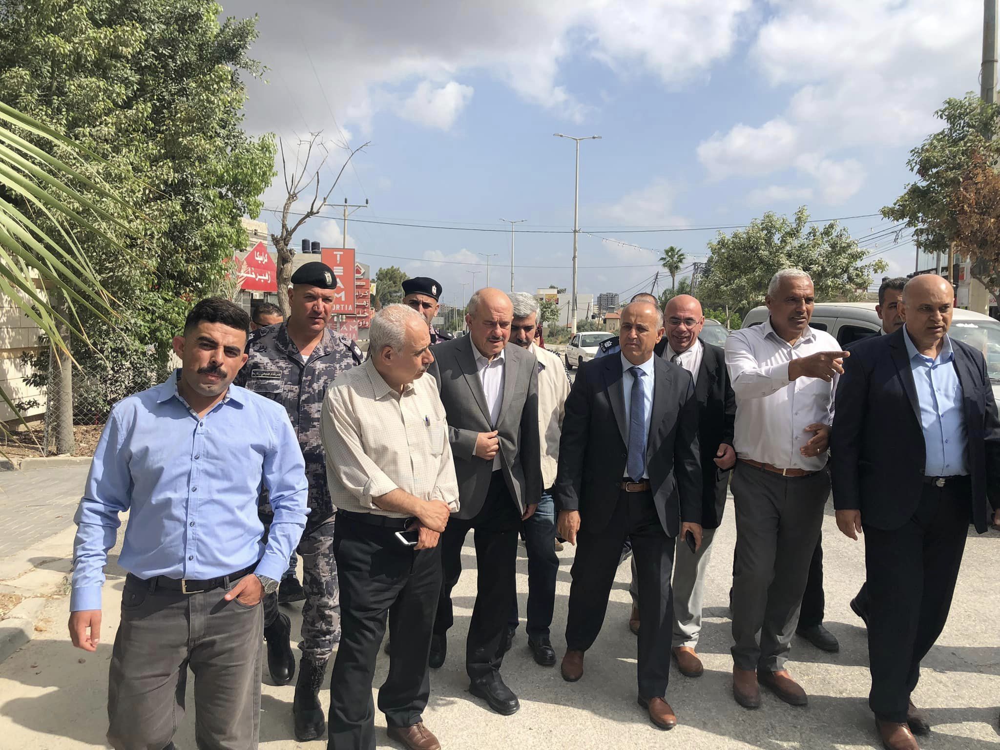 محافظ جنين ووزير الحكم المحلي يتفقدان أعمال إعادة تأهيل شارع الناصرة بعد تضرره خلال العدوان الإسرائيلي