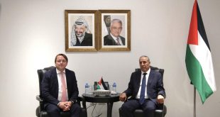 حسين الشيخ يلتقي مفوض الاتحاد الأوروبي أوليفر فارهيلي في رام الله