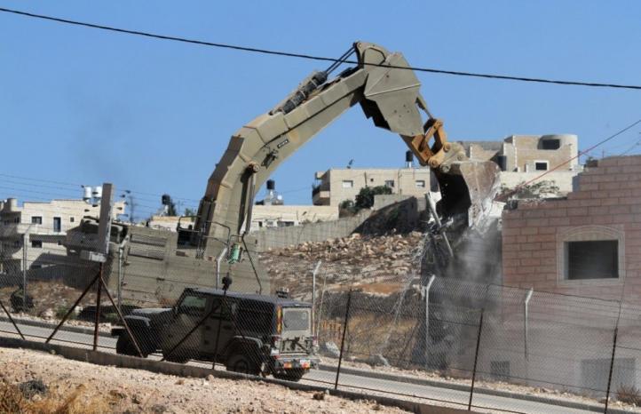الاحتلال يخطر بهدم منزل منفذي عملية "حاجز الزعيم" شرق القدس