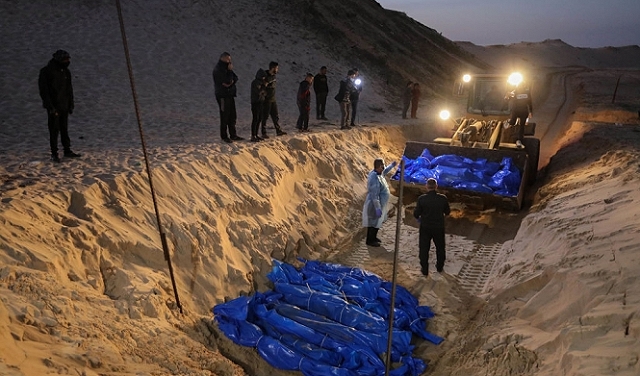 انتشال جثامين 70 شهيدا عقب انسحاب الاحتلال من مخيم جباليا شمال قطاع غزة