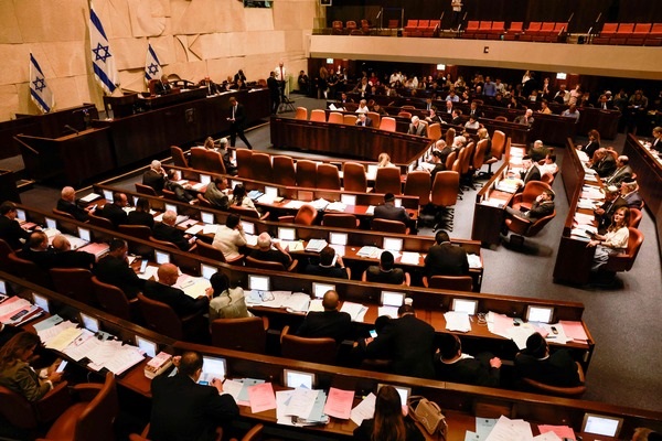 حزب غانتس يقدم مشروع قانون لحل الكنيست ولانتخابات مبكرة