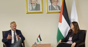 الوزيرة شاهين تطلع ممثل جمهورية بولندا في فلسطين على آخر المستجدات
