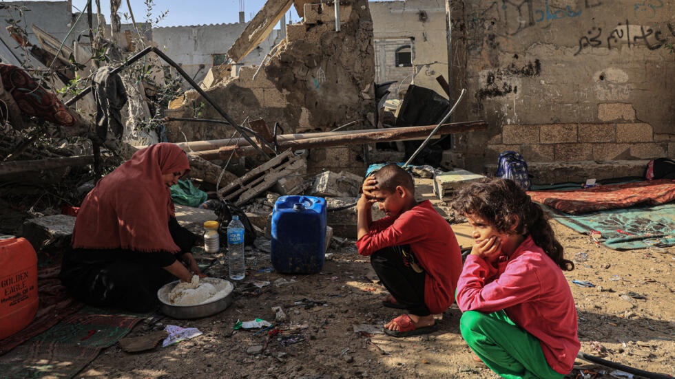 تسمم عشرات الاطفال بغزة بعد تناولهم أوراق الشجر
