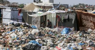 الأونروا تحذر من انتشار المزيد من الأمراض بغزة نتيجة "أكوام ضخمة" من النفايات