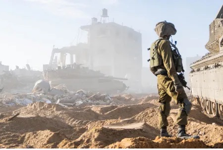 معاريف: إرهاق جسدي وتعب نفسي للجنود بسبب الحرب في غزة