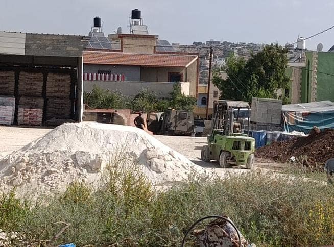 الاحتلال يصادر جرافة في قراوة بني حسان غرب سلفيت