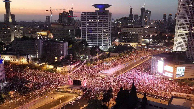 مئات الآلاف الإسرائيليين يتظاهرون للمطالبة بإسقاط حكومة نتنياهو