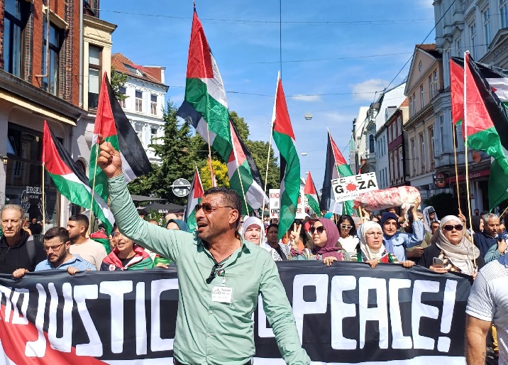 الجالية الفلسطينية في بريمن الألمانية تنظم مسيرة حاشدة تضامنا مع قطاع غزة