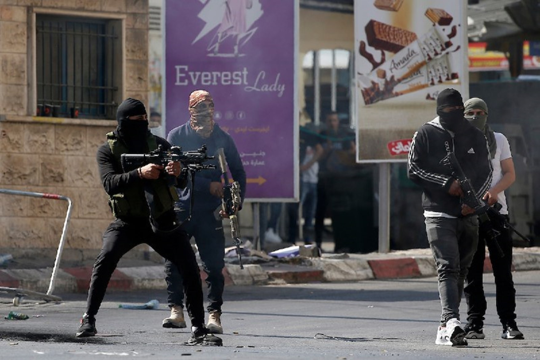 اشتباكات مسلحة خلال اقتحام قوات الاحتلال مخيم بلاطة