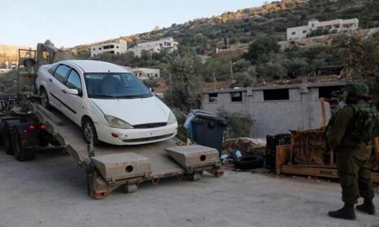 الاحتلال يعتقل شابا ويستولي على مركبة في قرية المغير