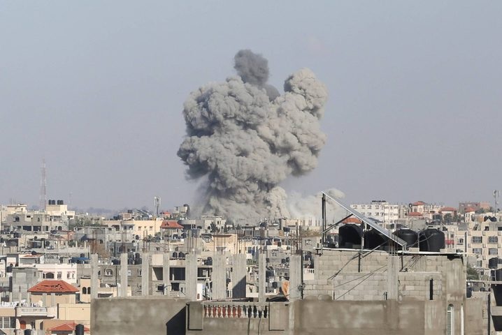 5 شهداء في قصف الاحتلال مواطنين وشقة في مدينة غزة
