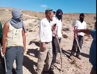 مستوطنون يعتدون على ممتلكات المواطنين في مسافر يطا جنوب الخليل