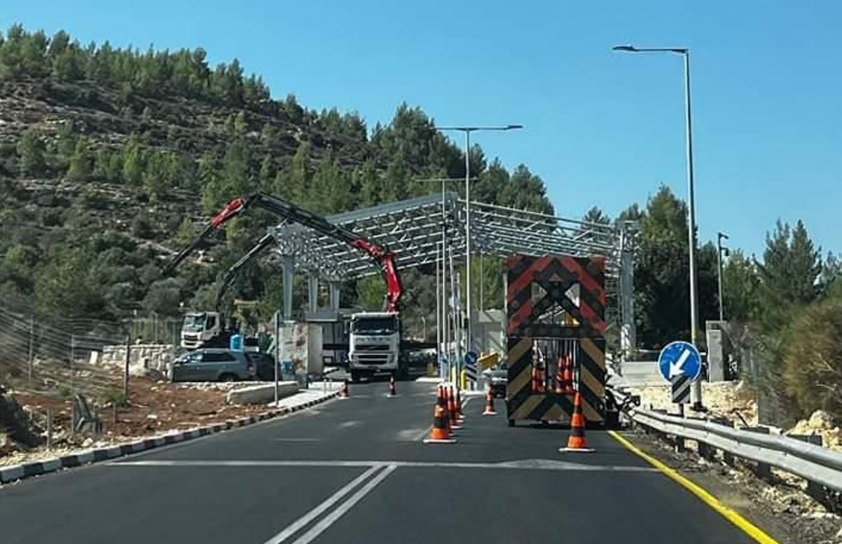 الاحتلال ينصب حاجزا عسكريا جديداً في عين الحنية غرب الولجة