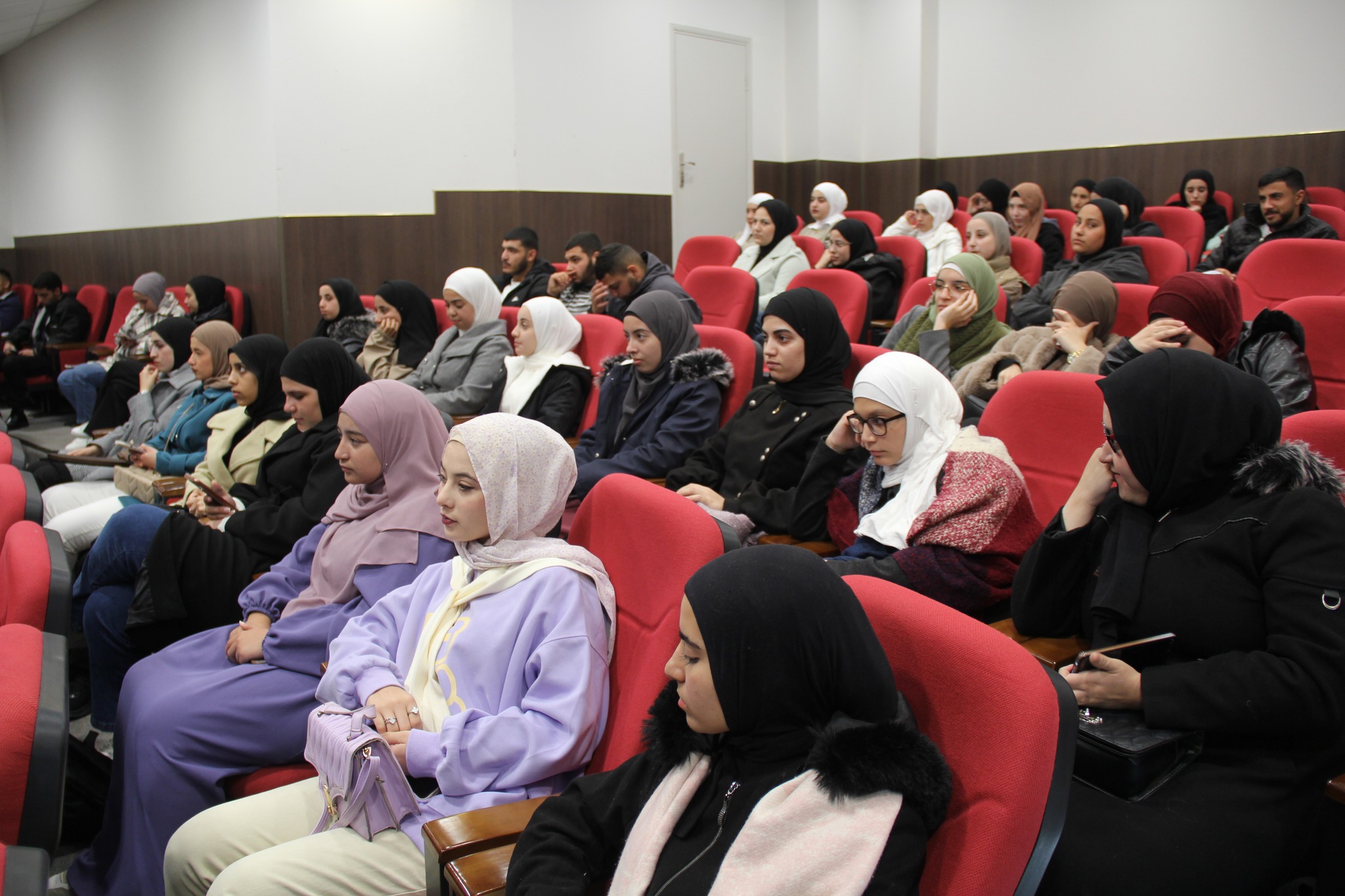 جامعة فلسطين الأهلية تنظم ندوة بعنوان الأثر النفسي للإنتهاكات ودور الشباب في الحفاظ على السلم الأهلي