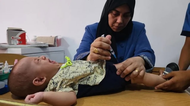 الهلال الأحمر : تسجيل حالتين شلل الأطفال في دير البلح