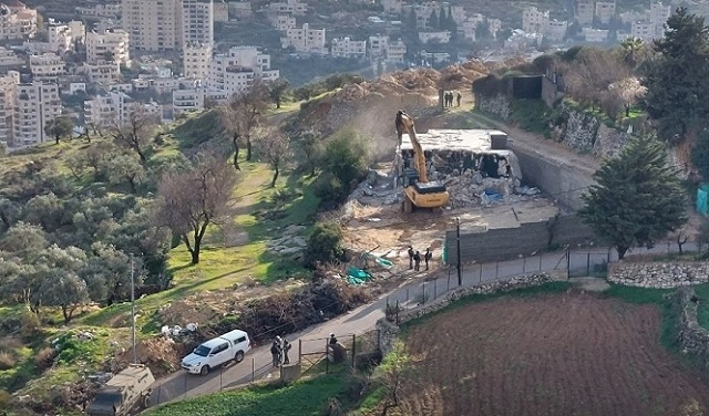 قوات الاحتلال تهدم منزلين في الولجة شمال غرب بيت لحم