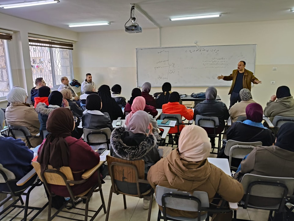 سلطة جودة البيئة تنظم محاضرة بيئية توعوية في جامعة الخليل