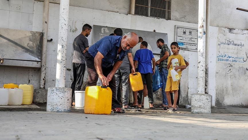 الإحصاء وسلطة المياه : جراء الأضرار  فإن معدل التزوّد بالمياه لما 3–5 لترات للفرد في اليوم في قطاع غزة