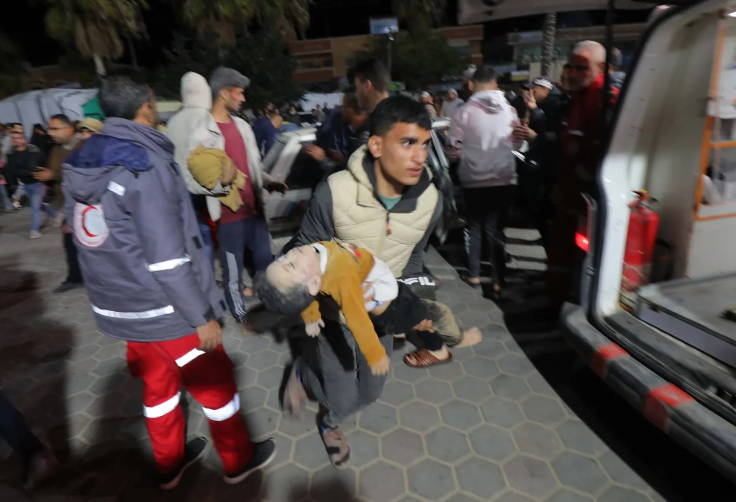 6 شهداء جراء قصف الاحتلال صالون حلاقة جنوب قطاع غزة